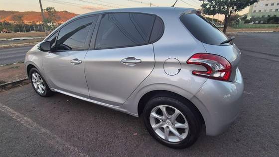 PEUGEOT 208 1.6 ACTIVE PACK 16V FLEX 4P AUTOMÁTICO PEUGEOT 208 1.6 ACTIVE PACK 16V FLEX 4P AUTOMÁTICO